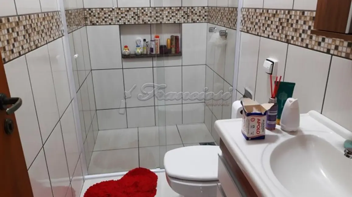 Casa com 3 quartos à venda, 150m2 em Jardim Vieira de Moraes, Itapetininga - SP - imagem 3 Foto 3 de Casa com 3 quartos à venda, 150m2 em Jardim Vieira de Moraes, Itapetininga - SP