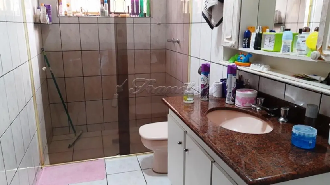 Casa com 3 quartos à venda, 150m2 em Jardim Vieira de Moraes, Itapetininga - SP - imagem 6 Foto 6 de Casa com 3 quartos à venda, 150m2 em Jardim Vieira de Moraes, Itapetininga - SP