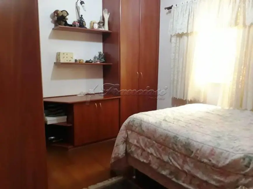 Casa com 3 quartos à venda, 250m2 em Jardim Leocádia, Sorocaba - SP - imagem 5 Foto 5 de Casa com 3 quartos à venda, 250m2 em Jardim Leocádia, Sorocaba - SP