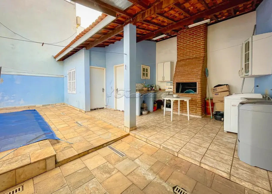 Casa com 3 quartos à venda, 286m2 em Centro, Itapetininga - SP - imagem 2 Foto 2 de Casa com 3 quartos à venda, 286m2 em Centro, Itapetininga - SP