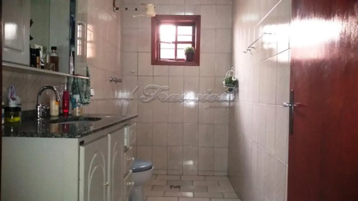Casa com 3 quartos à venda, 149m2 em Centro, Itapetininga - SP - imagem 4 Foto 4 de Casa com 3 quartos à venda, 149m2 em Centro, Itapetininga - SP