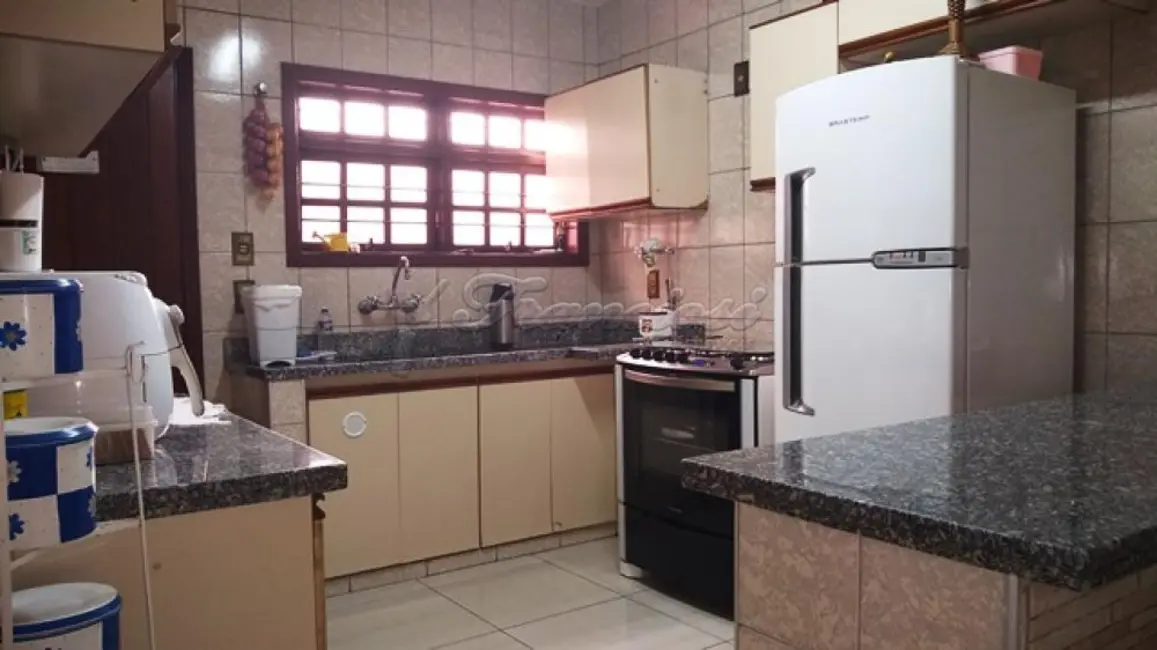 Casa com 3 quartos à venda, 149m2 em Centro, Itapetininga - SP - imagem 3 Foto 3 de Casa com 3 quartos à venda, 149m2 em Centro, Itapetininga - SP
