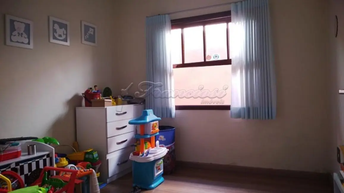 Casa com 3 quartos à venda, 149m2 em Centro, Itapetininga - SP - imagem 5 Foto 5 de Casa com 3 quartos à venda, 149m2 em Centro, Itapetininga - SP
