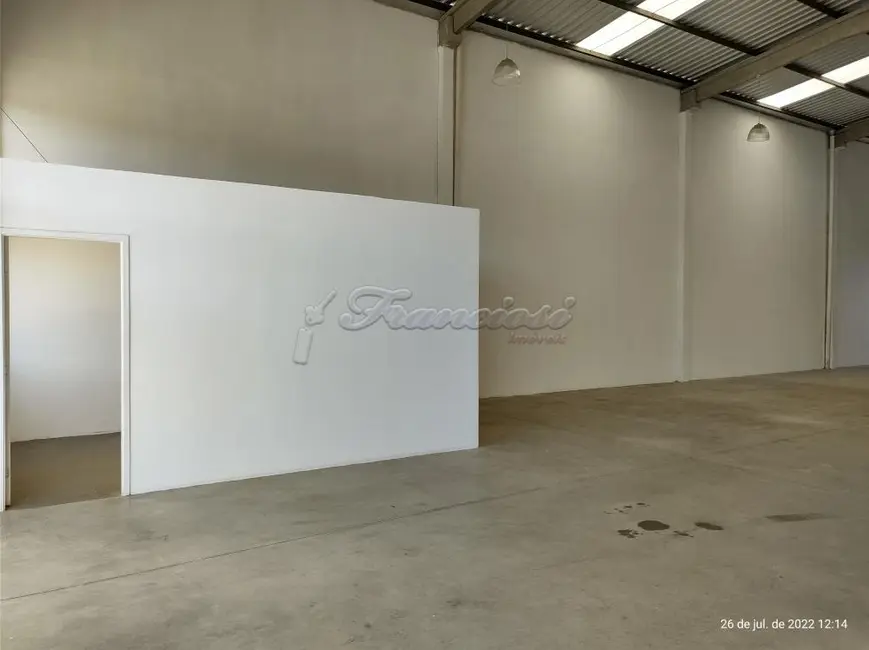 Prédio Inteiro à venda, 300m2 em Centro, Sarapui - SP - imagem 3 Foto 3 de Prédio Inteiro à venda, 300m2 em Centro, Sarapui - SP