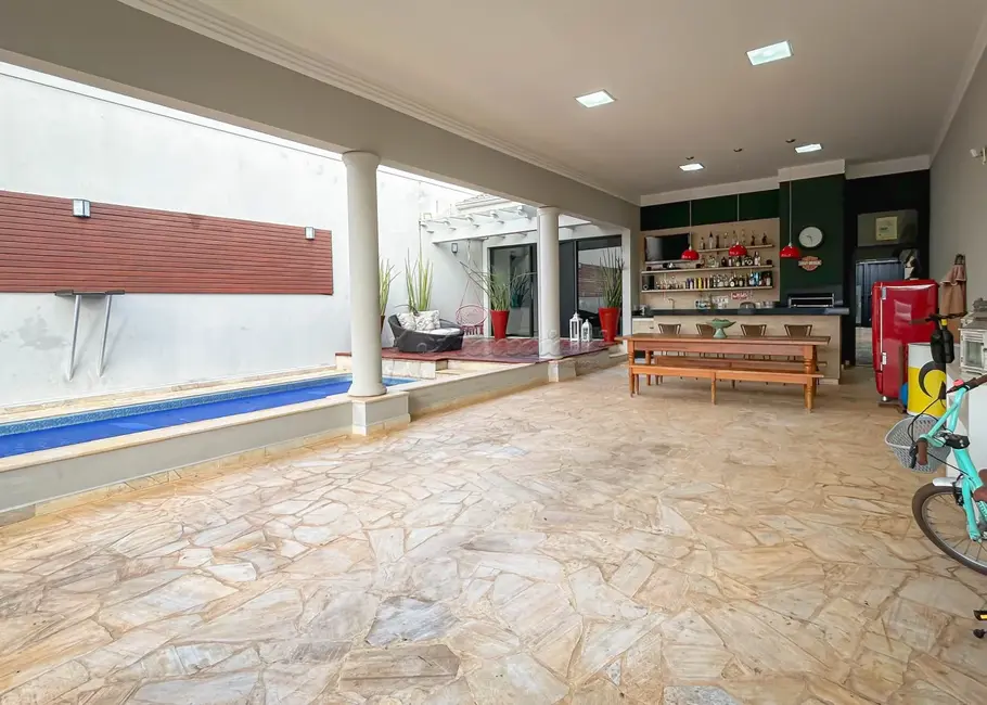 Casa com 3 quartos à venda, 500m2 em Vila Barth, Itapetininga - SP - imagem 3 Foto 3 de Casa com 3 quartos à venda, 500m2 em Vila Barth, Itapetininga - SP