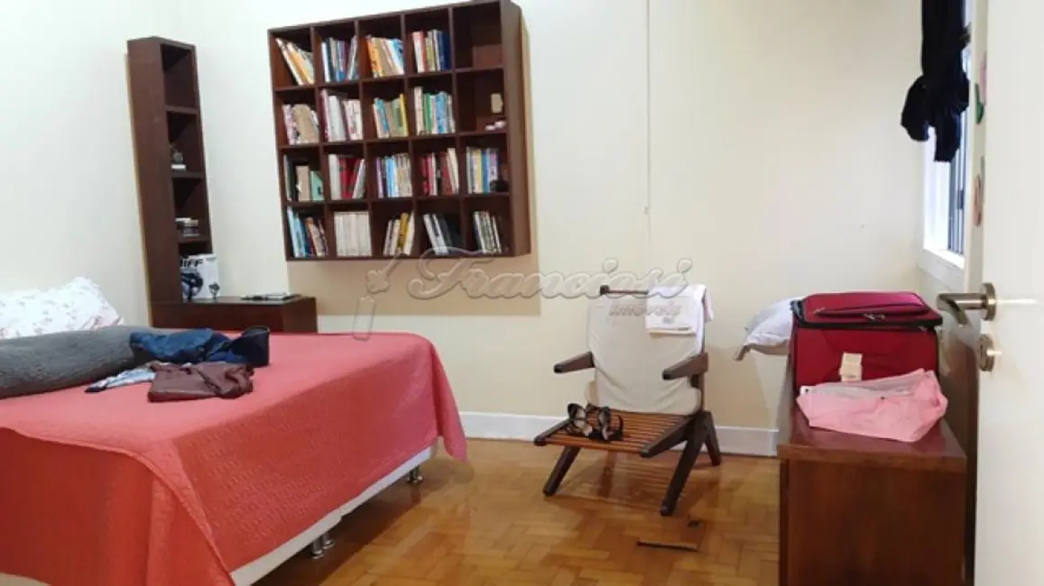 Casa com 5 quartos à venda, 229m2 em Centro, Itapetininga - SP - imagem 4 Foto 4 de Casa com 5 quartos à venda, 229m2 em Centro, Itapetininga - SP