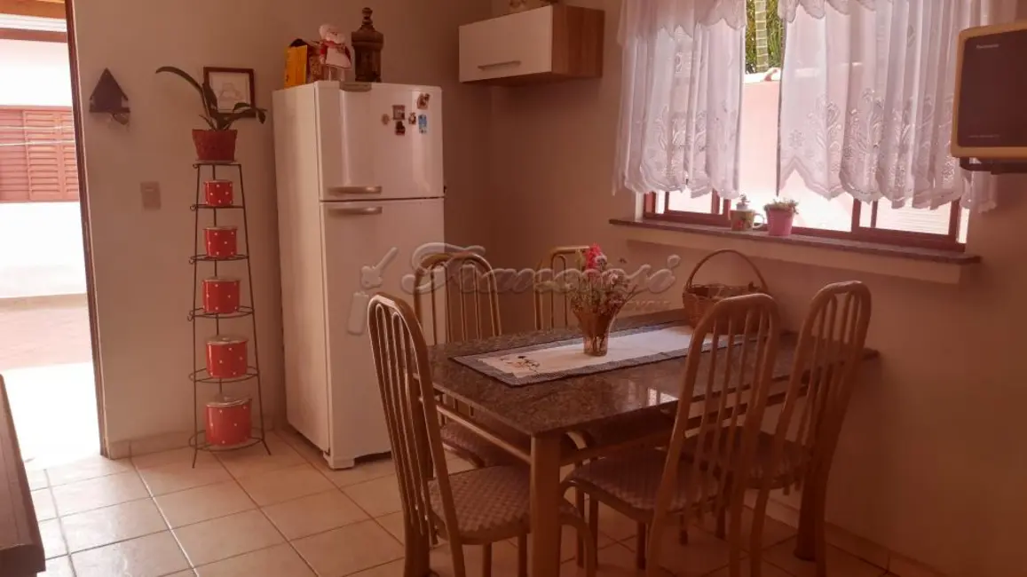 Casa com 3 quartos à venda, 199m2 em Vila Barth, Itapetininga - SP - imagem 4 Foto 4 de Casa com 3 quartos à venda, 199m2 em Vila Barth, Itapetininga - SP