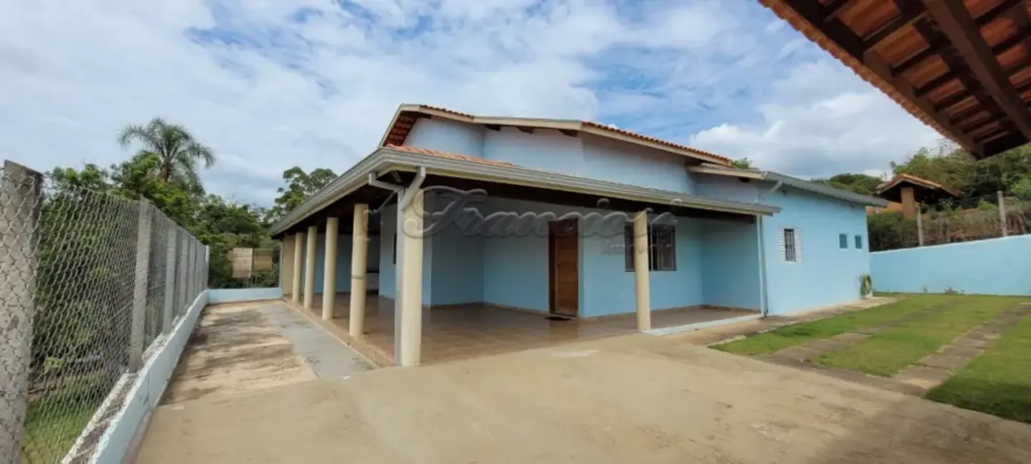 Fazenda / Haras com 5 quartos à venda, 2000m2 em Alambari - SP - imagem 1 Foto 1 de Fazenda / Haras com 5 quartos à venda, 2000m2 em Alambari - SP