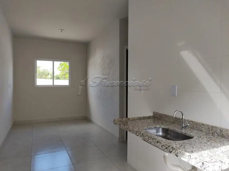 Foto 3 de Casa de Condomínio com 2 quartos à venda, 42m2 em Vila Arruda, Itapetininga - SP