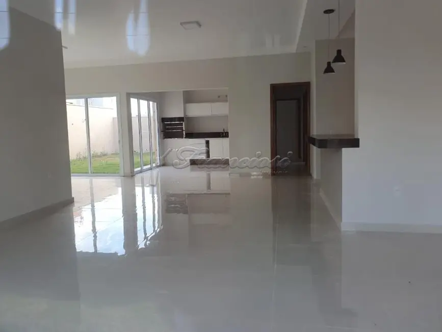 Casa de Condomínio com 3 quartos à venda, 170m2 em Vila Popular, Itapetininga - SP - imagem 3 Foto 3 de Casa de Condomínio com 3 quartos à venda, 170m2 em Vila Popular, Itapetininga - SP