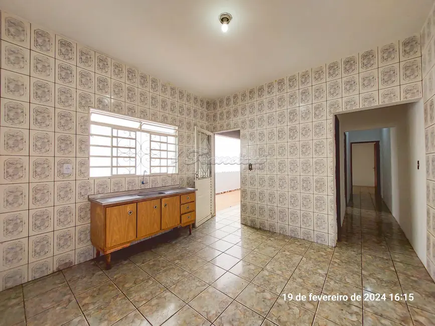 Casa com 2 quartos à venda, 110m2 em Vila Popular, Itapetininga - SP - imagem 3 Foto 3 de Casa com 2 quartos à venda, 110m2 em Vila Popular, Itapetininga - SP