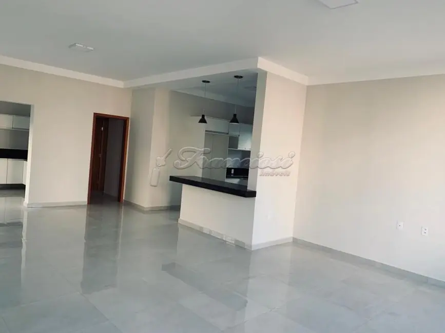 Casa de Condomínio com 3 quartos à venda, 170m2 em Vila Popular, Itapetininga - SP - imagem 3 Foto 3 de Casa de Condomínio com 3 quartos à venda, 170m2 em Vila Popular, Itapetininga - SP