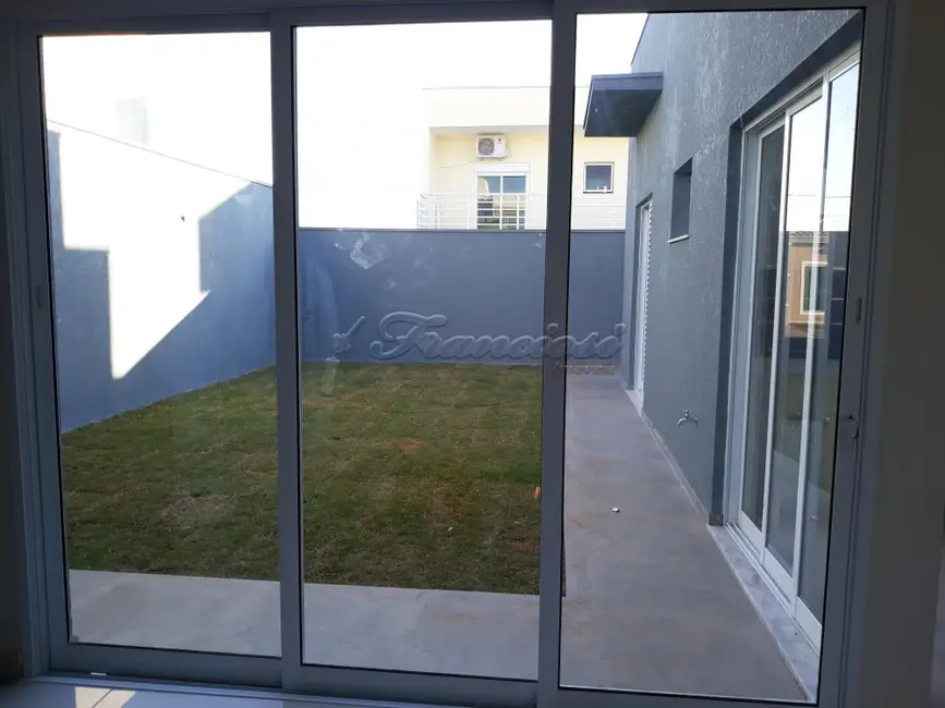 Casa de Condomínio com 3 quartos à venda, 170m2 em Vila Popular, Itapetininga - SP - imagem 4 Foto 4 de Casa de Condomínio com 3 quartos à venda, 170m2 em Vila Popular, Itapetininga - SP