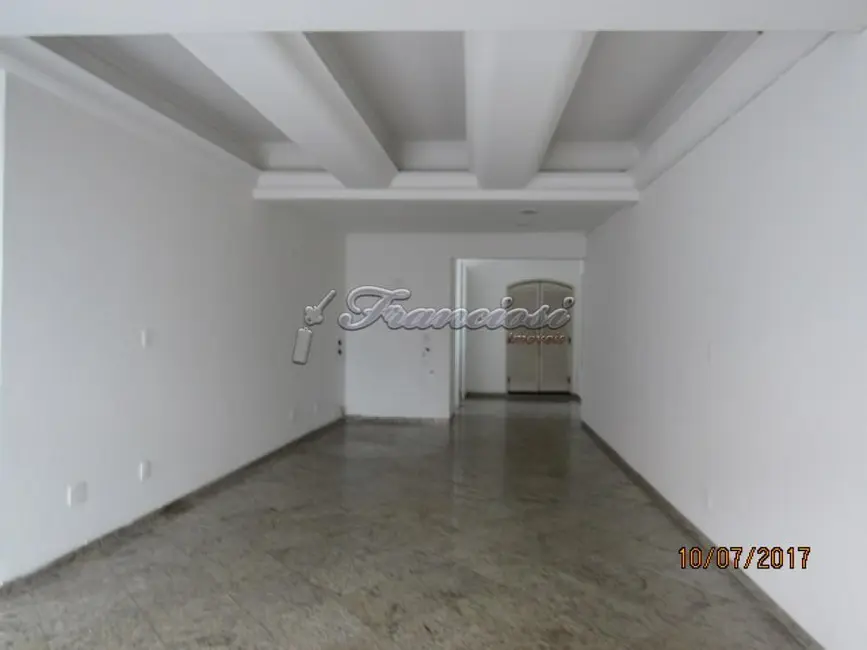 Casa com 3 quartos à venda, 180m2 em Centro, Itapetininga - SP - imagem 3 Foto 3 de Casa com 3 quartos à venda, 180m2 em Centro, Itapetininga - SP