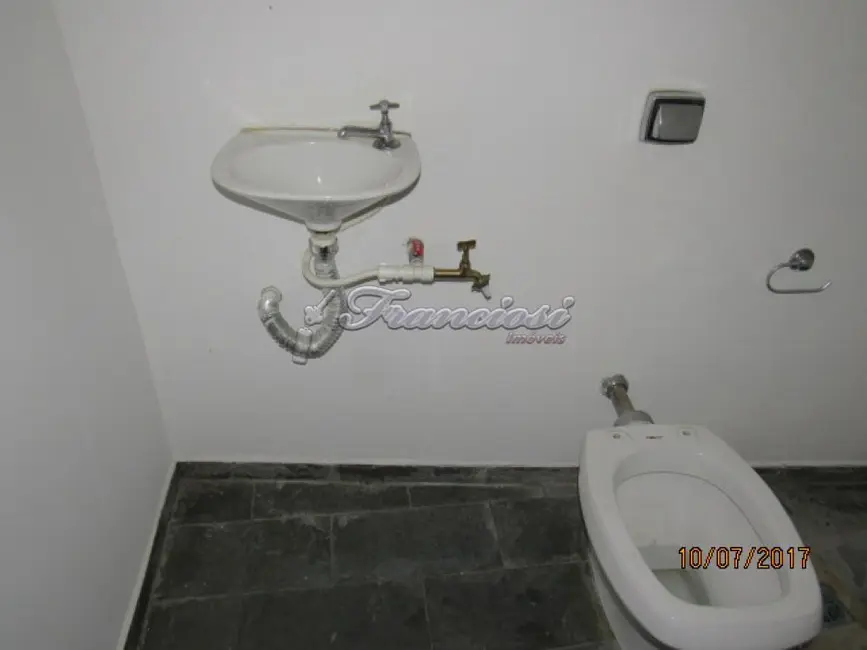 Casa com 3 quartos à venda, 180m2 em Centro, Itapetininga - SP - imagem 2 Foto 2 de Casa com 3 quartos à venda, 180m2 em Centro, Itapetininga - SP