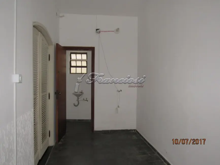 Casa com 3 quartos à venda, 180m2 em Centro, Itapetininga - SP - imagem 6 Foto 6 de Casa com 3 quartos à venda, 180m2 em Centro, Itapetininga - SP
