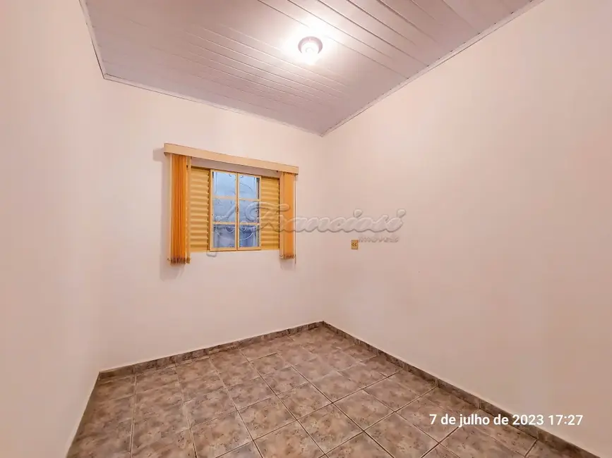 Casa com 3 quartos à venda, 170m2 em Centro, Itapetininga - SP - imagem 4 Foto 4 de Casa com 3 quartos à venda, 170m2 em Centro, Itapetininga - SP