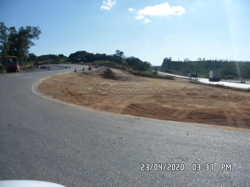 Foto 2 de Fazenda / Haras à venda, 242000m2 em Campina Do Monte Alegre - SP