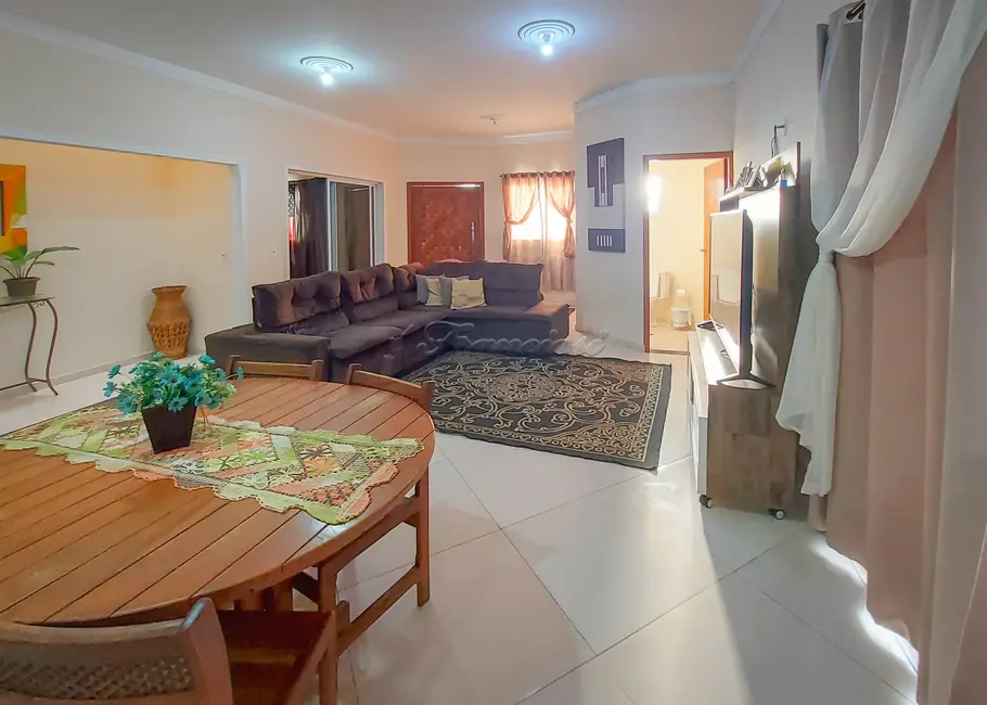 Casa com 3 quartos à venda, 295m2 em Itapetininga - SP - imagem 4 Foto 4 de Casa com 3 quartos à venda, 295m2 em Itapetininga - SP