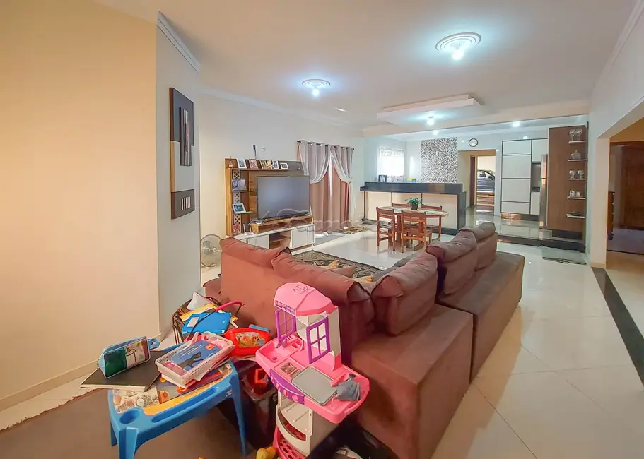 Casa com 3 quartos à venda, 295m2 em Itapetininga - SP - imagem 3 Foto 3 de Casa com 3 quartos à venda, 295m2 em Itapetininga - SP