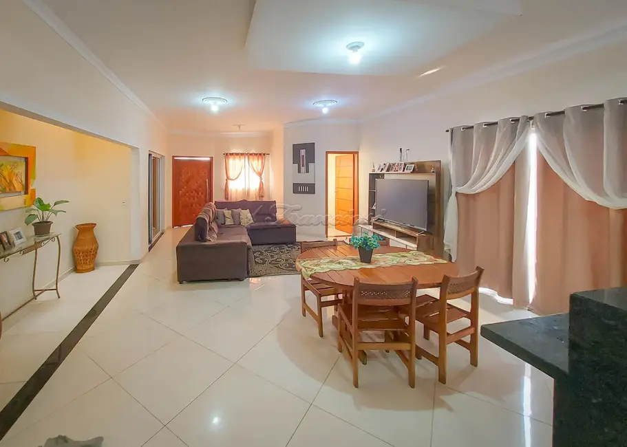 Foto 2 de Casa com 3 quartos à venda, 295m2 em Itapetininga - SP