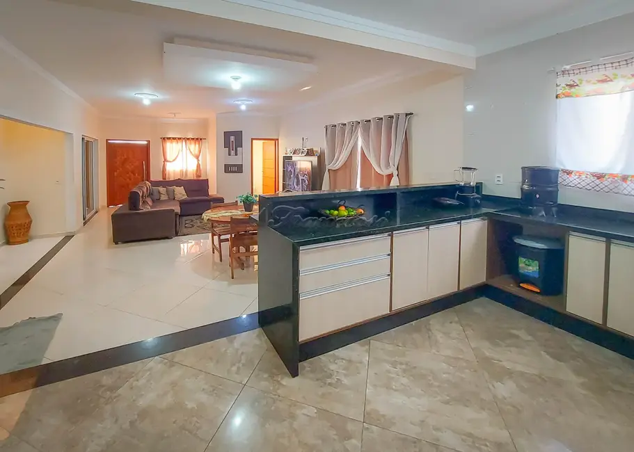 Casa com 3 quartos à venda, 295m2 em Itapetininga - SP - imagem 5 Foto 5 de Casa com 3 quartos à venda, 295m2 em Itapetininga - SP