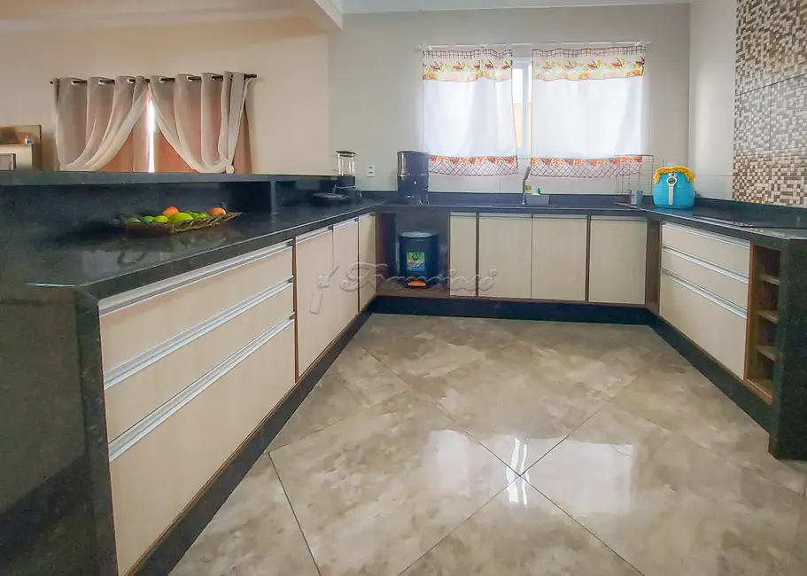 Casa com 3 quartos à venda, 295m2 em Itapetininga - SP - imagem 6 Foto 6 de Casa com 3 quartos à venda, 295m2 em Itapetininga - SP