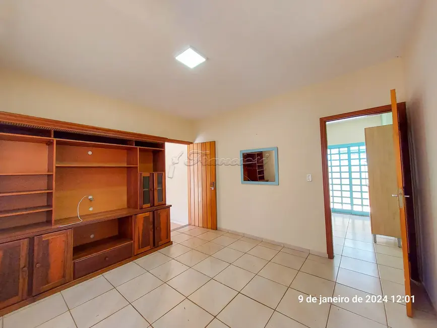 Casa com 2 quartos à venda, 115m2 em Itapetininga - SP - imagem 2 Foto 2 de Casa com 2 quartos à venda, 115m2 em Itapetininga - SP