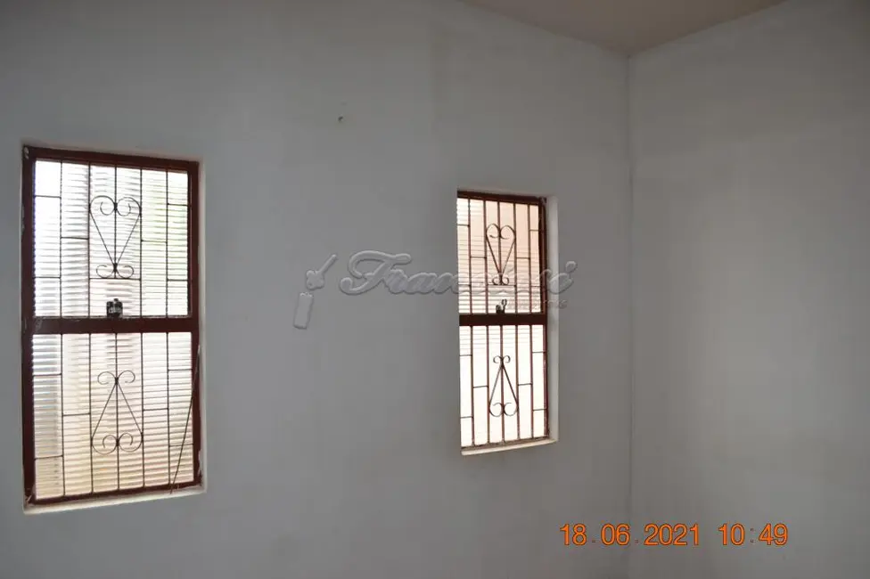 Foto 1 de Casa com 2 quartos à venda, 150m2 em Itapetininga - SP