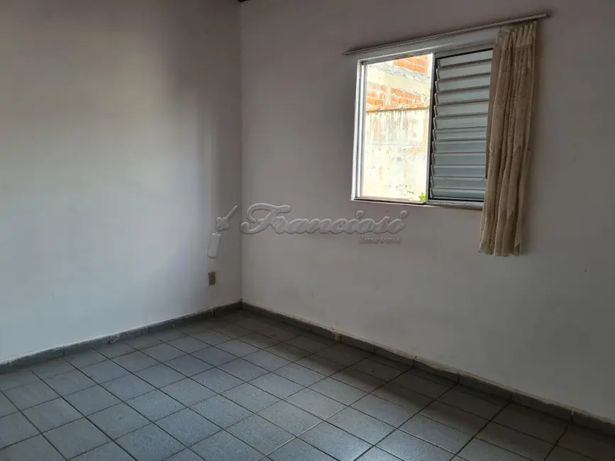 Casa com 2 quartos à venda, 175m2 em Vila Piedade, Itapetininga - SP - imagem 4 Foto 4 de Casa com 2 quartos à venda, 175m2 em Vila Piedade, Itapetininga - SP