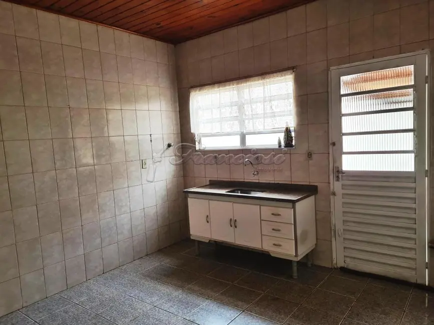 Casa com 2 quartos à venda, 175m2 em Vila Piedade, Itapetininga - SP - imagem 2 Foto 2 de Casa com 2 quartos à venda, 175m2 em Vila Piedade, Itapetininga - SP