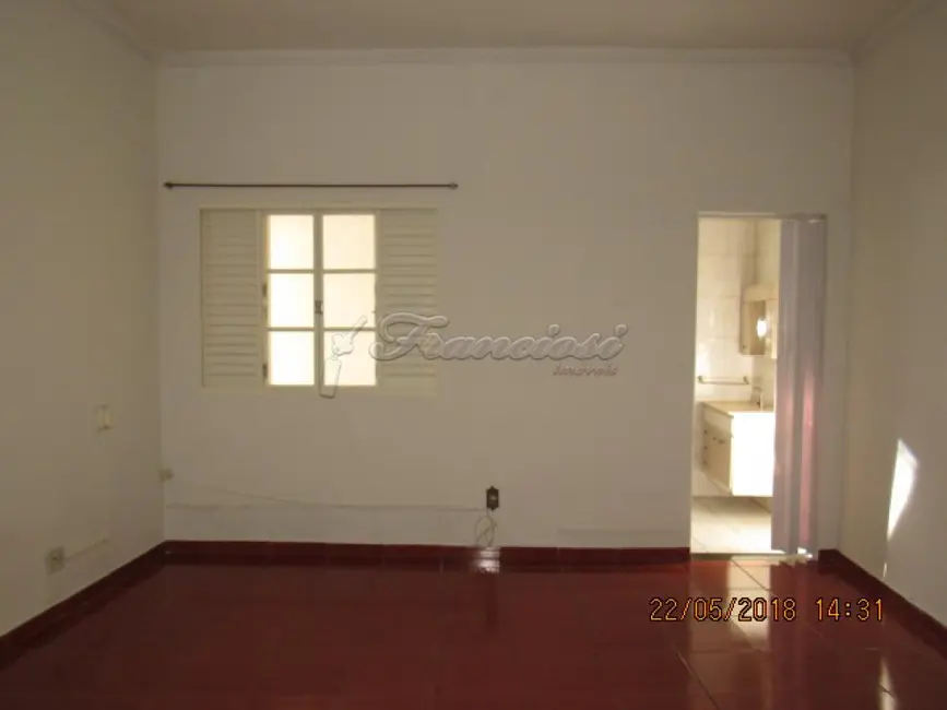 Casa com 3 quartos à venda, 112m2 em Centro, Itapetininga - SP - imagem 3 Foto 3 de Casa com 3 quartos à venda, 112m2 em Centro, Itapetininga - SP