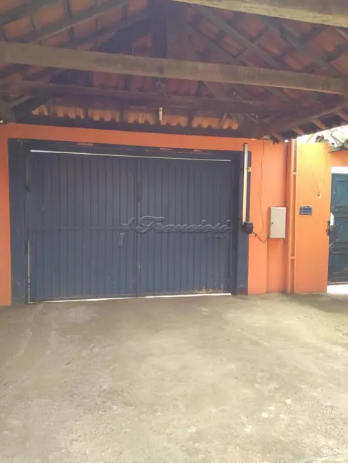 Casa com 2 quartos para alugar, 300m2 em Guarei - SP - imagem 2 Foto 2 de Casa com 2 quartos para alugar, 300m2 em Guarei - SP