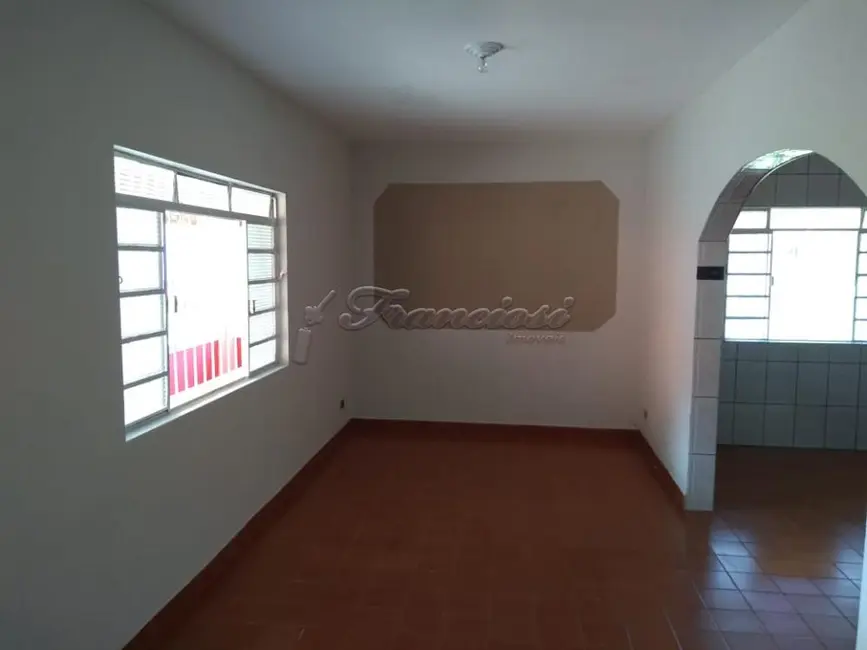 Casa com 2 quartos para alugar, 300m2 em Guarei - SP - imagem 8 Foto 8 de Casa com 2 quartos para alugar, 300m2 em Guarei - SP