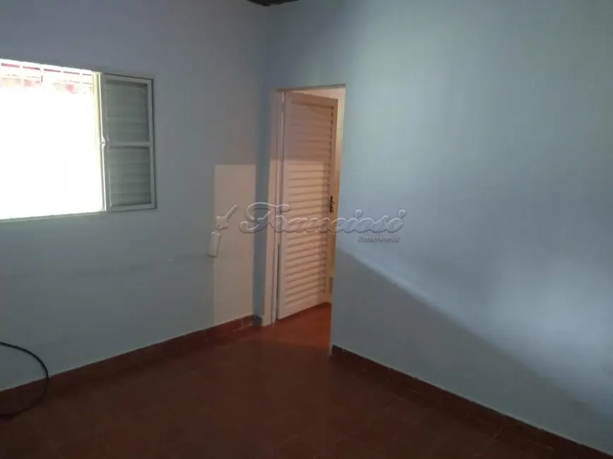 Casa com 2 quartos para alugar, 300m2 em Guarei - SP - imagem 9 Foto 9 de Casa com 2 quartos para alugar, 300m2 em Guarei - SP