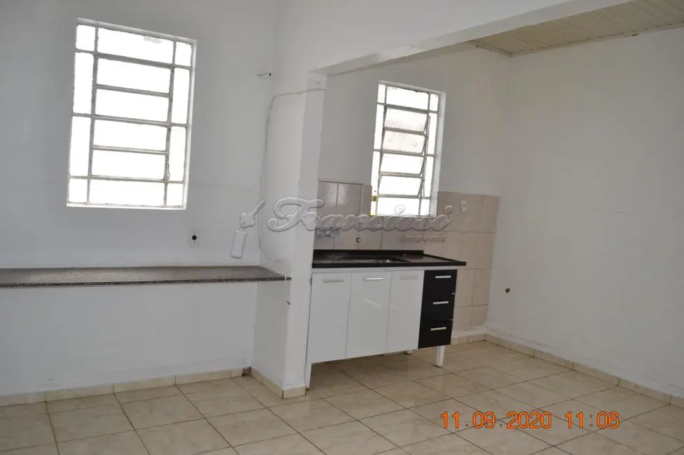 Casa com 2 quartos à venda, 175m2 em Centro, Itapetininga - SP - imagem 5 Foto 5 de Casa com 2 quartos à venda, 175m2 em Centro, Itapetininga - SP