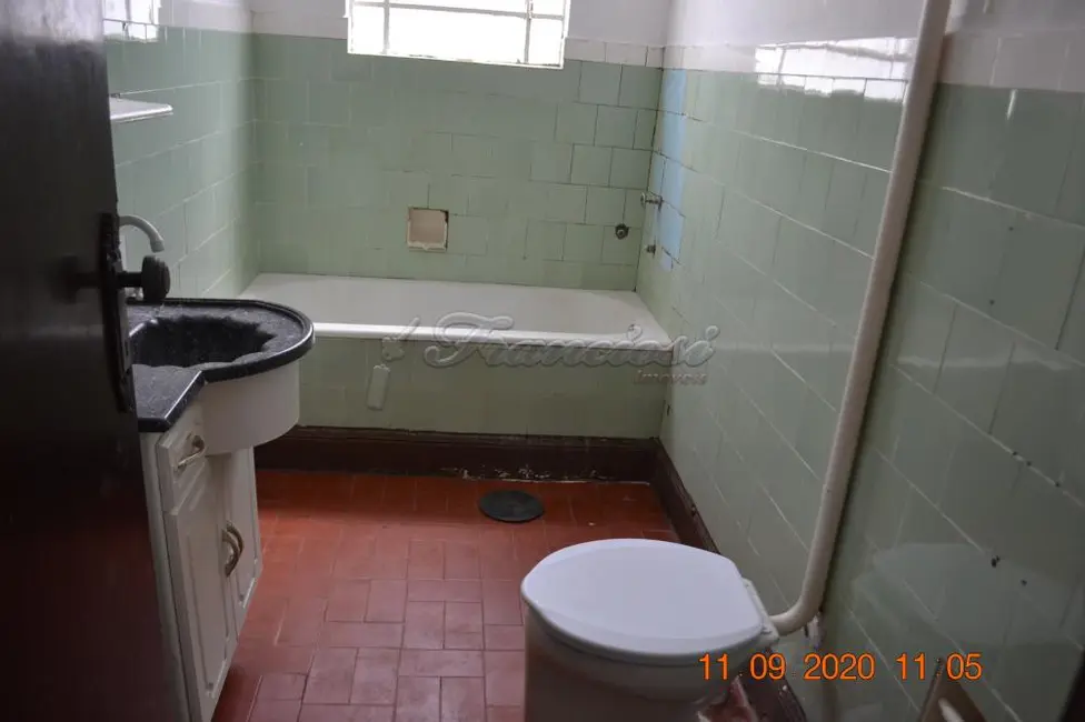 Casa com 2 quartos à venda, 175m2 em Centro, Itapetininga - SP - imagem 4 Foto 4 de Casa com 2 quartos à venda, 175m2 em Centro, Itapetininga - SP