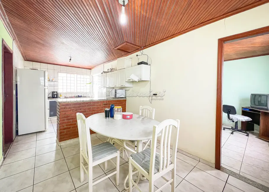 Casa com 2 quartos à venda, 107m2 em Vila Barth, Itapetininga - SP - imagem 4 Foto 4 de Casa com 2 quartos à venda, 107m2 em Vila Barth, Itapetininga - SP