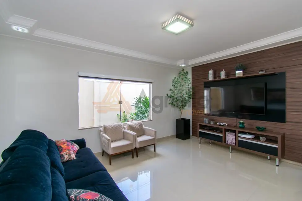 Foto 1 de Casa com 3 quartos à venda, 300m2 em Jardim Piratininga, Franca - SP