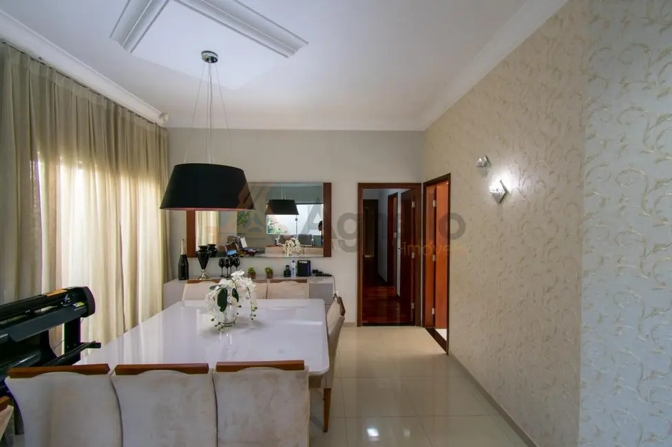 Foto 2 de Casa com 3 quartos à venda, 300m2 em Jardim Piratininga, Franca - SP