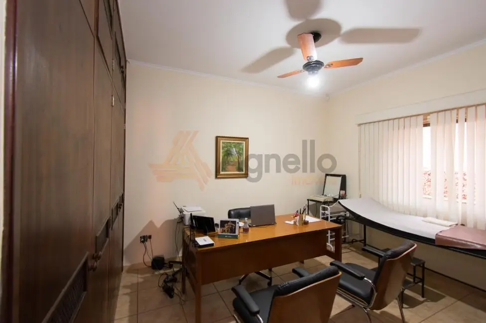 Foto 1 de Casa com 3 quartos à venda, 200m2 em São José, Franca - SP