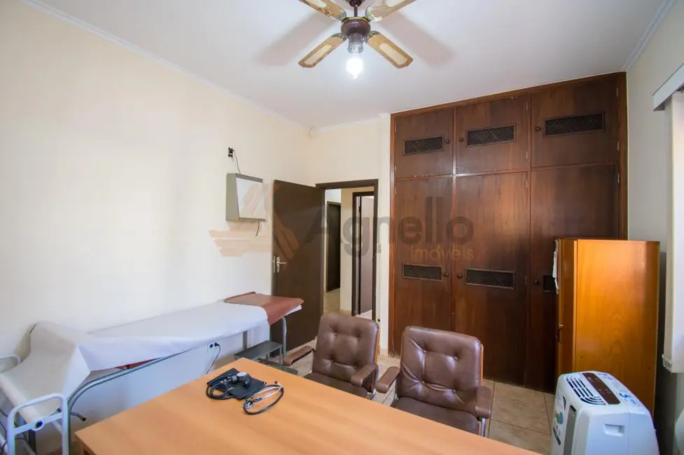 Foto 6 de Casa com 3 quartos à venda, 200m2 em São José, Franca - SP