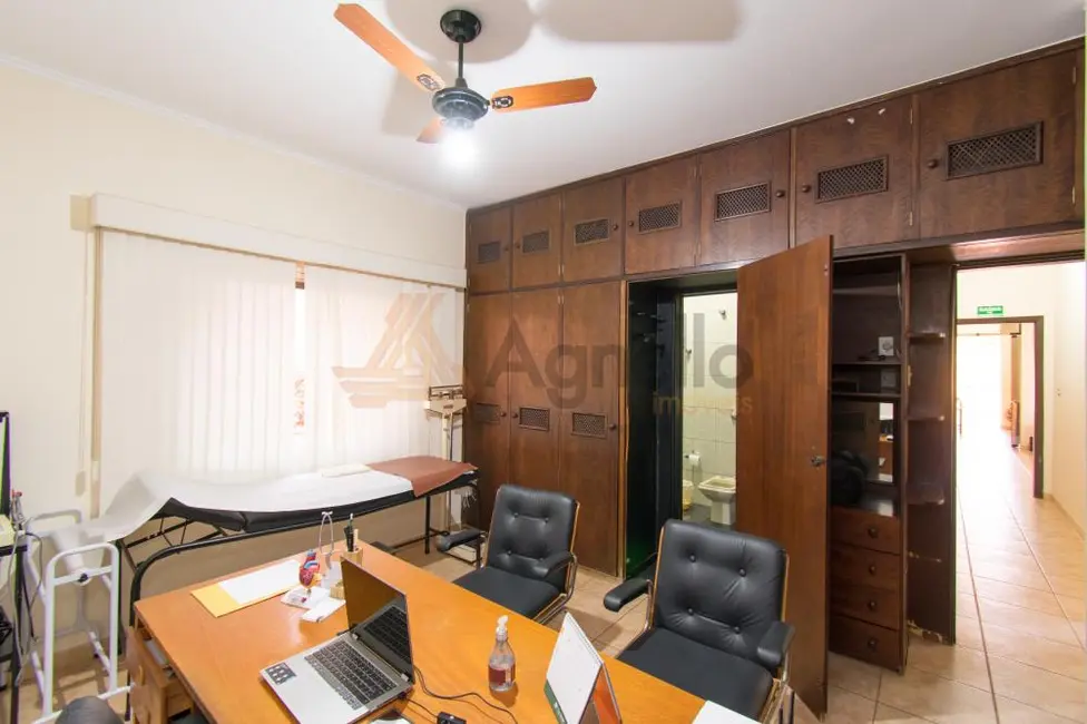 Foto 2 de Casa com 3 quartos à venda, 200m2 em São José, Franca - SP