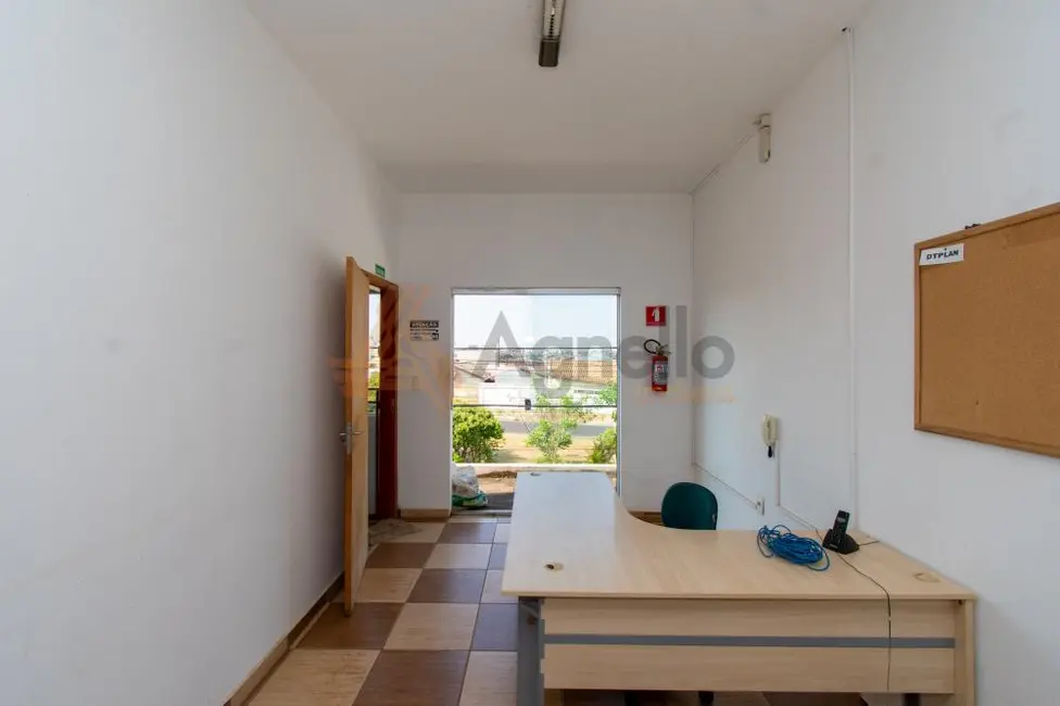 Foto 1 de Armazém / Galpão à venda, 245m2 em Residencial São Domingos, Franca - SP