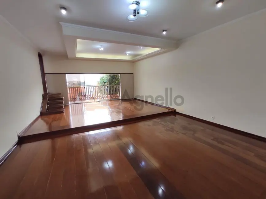Foto 1 de Casa com 4 quartos para alugar, 415m2 em Santo Agostinho, Franca - SP