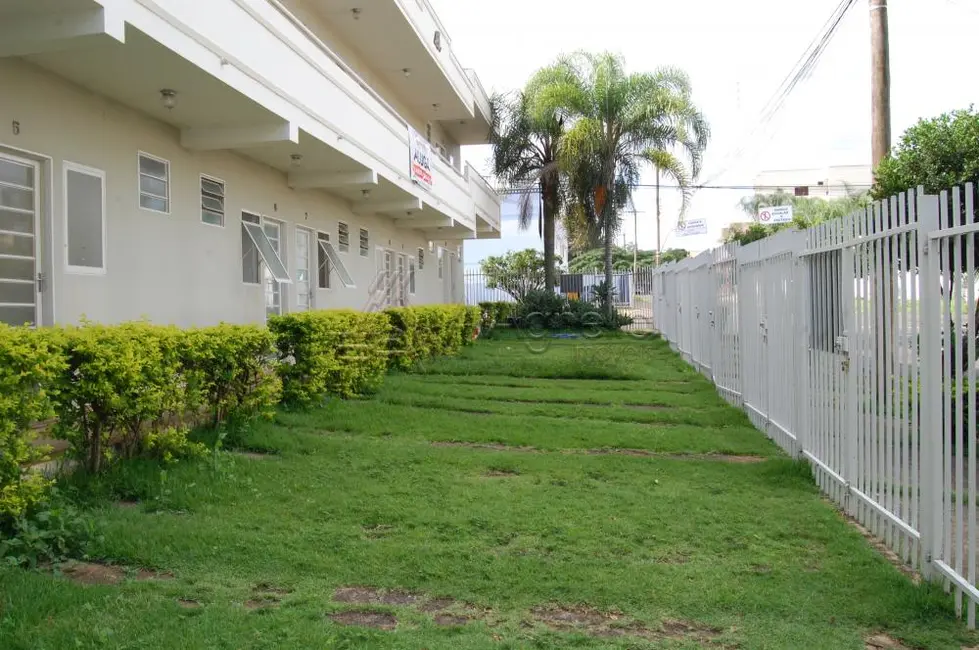 Foto 2 de Kitnet com 1 quarto para alugar, 30m2 em Parque Universitário, Franca - SP