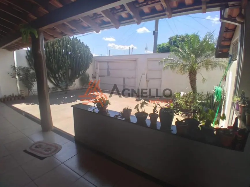 Foto 2 de Casa com 3 quartos à venda, 170m2 em Vila São Sebastião, Franca - SP