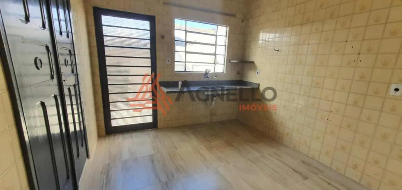 Casa com 3 quartos à venda, 114m2 em Centro, Franca - SP - imagem 3 Foto 3 de Casa com 3 quartos à venda, 114m2 em Centro, Franca - SP
