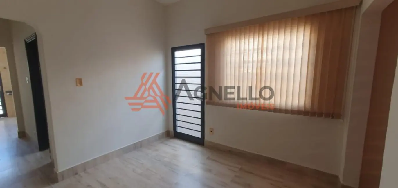 Casa com 3 quartos à venda, 114m2 em Centro, Franca - SP - imagem 2 Foto 2 de Casa com 3 quartos à venda, 114m2 em Centro, Franca - SP