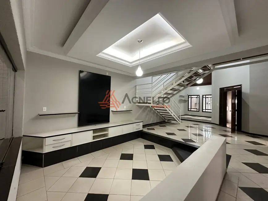 Casa com 3 quartos à venda, 244m2 em Vila Totoli, Franca - SP - imagem 1 Foto 1 de Casa com 3 quartos à venda, 244m2 em Vila Totoli, Franca - SP